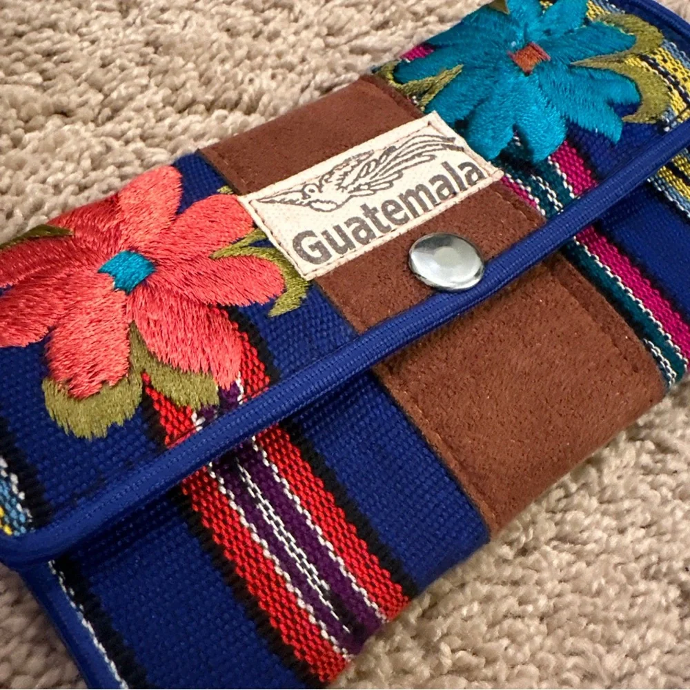 Guatemala Tropical Embroidered Wallet Wristlet - Picture 4 of 8
